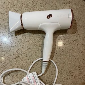 T3 Cura Luxe Hair Dryer